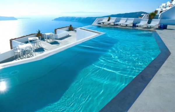 Προχωρούν οι επενδύσεις σε Costa Navarino και Grace Kalamata