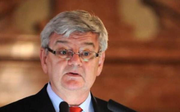 Φίσερ: Η Ελλάδα νεκροθάφτης της γερμανικής λιτότητας