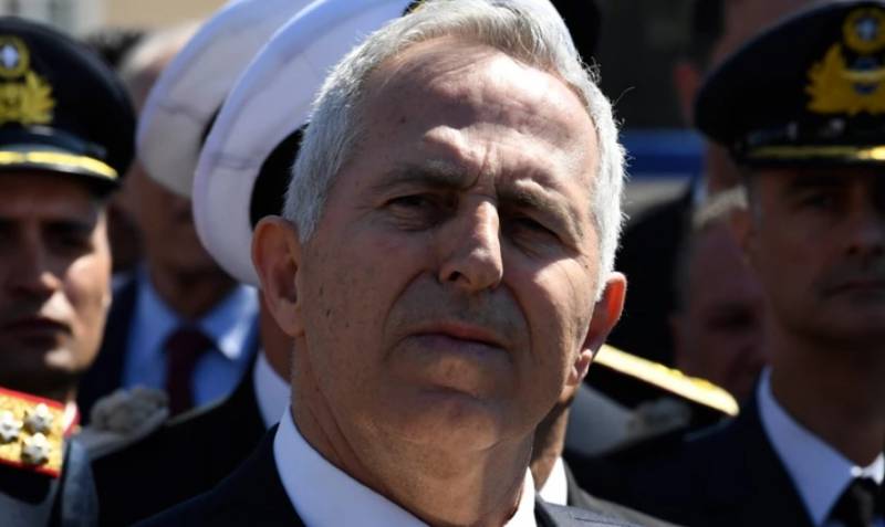 Μαξίμου για Αποστολάκη: Δείλιασε μπροστά στις απειλές του ΣΥΡΙΖΑ