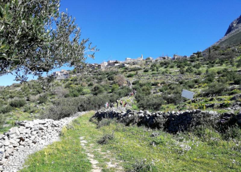 Λαϊκή Συσπείρωση Πελοποννήσου: «Πάρτι εκατομμυρίων με τα μονοπάτια»