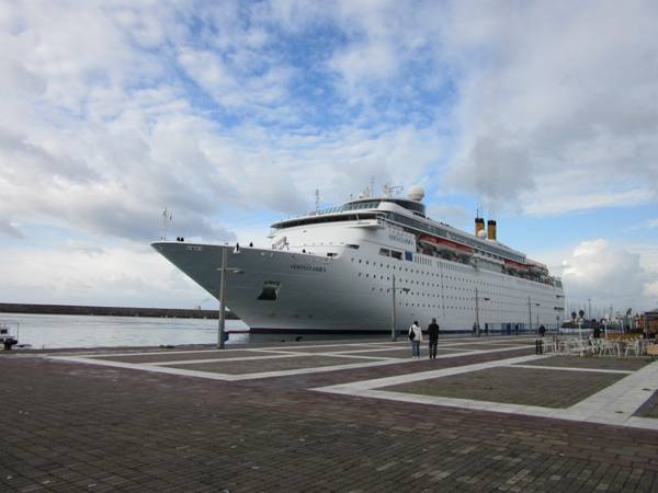 1.205 τουρίστες στην Καλαμάτα με το «Costa Neoclassica»