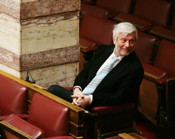 Σάλος με τα αναδρομικά τ. βουλευτών - Πρώτα τα διεκδίκησαν και μετά παραιτούνται!