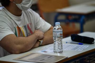 Η ζωή αποδραματοποιεί τις πανελλαδικές εξετάσεις