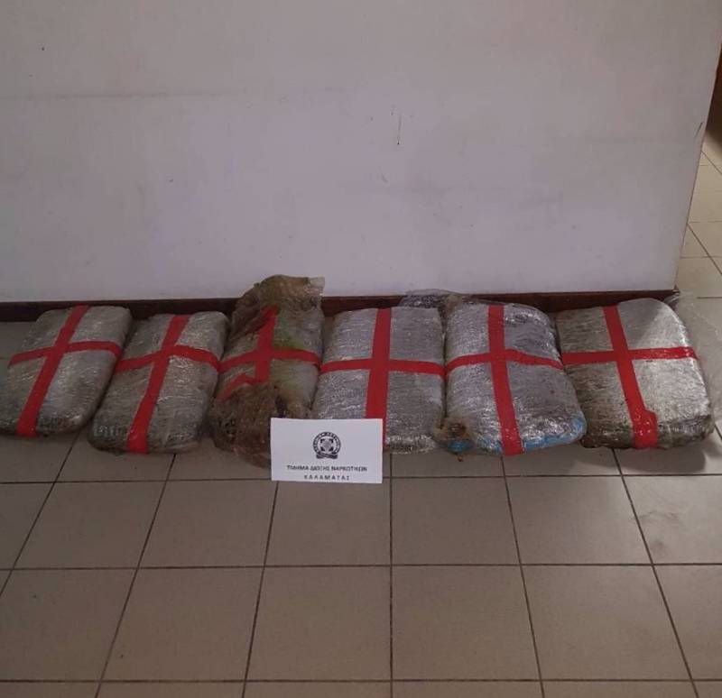 Μεσσηνία: 53 κιλά χασίς ξεβράστηκαν στον Αγρίλη Φιλιατρών