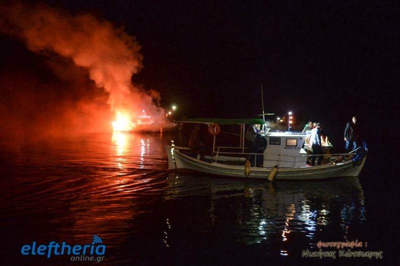 Μεσσηνία: Περιφορά επιταφίου διά θαλάσσης και φέτος στις Κιτιρές (φωτογραφίες)