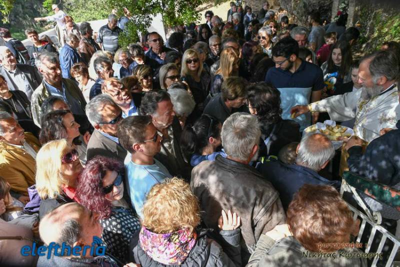 Εορτασμός στη ιστορική και εντυπωσιακή Βραχοπαναγίτσα στο Μίλα Μεσσηνίας (φωτογραφίες)