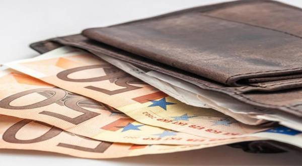 Εκλεψαν πορτοφόλι στο Λυκότραφο και τους συνέλαβαν στο Προσήλιο