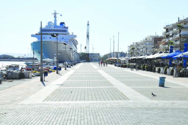 Μετά τις αντιδράσεις καταστηματαρχών: Ομολογεί τον επιπλέον φόρο η δημοτική αρχή