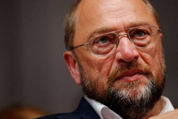 Σουλτς: Να αφοπλιστεί ρητορικά μπροστά στη Μέρκελ ο Τσίπρας