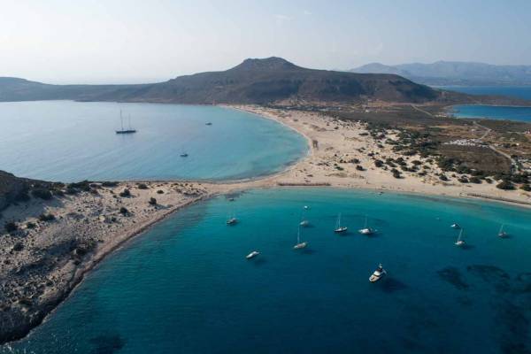 Μηχανική βλάβη σε πλοίο για Ελαφόνησο