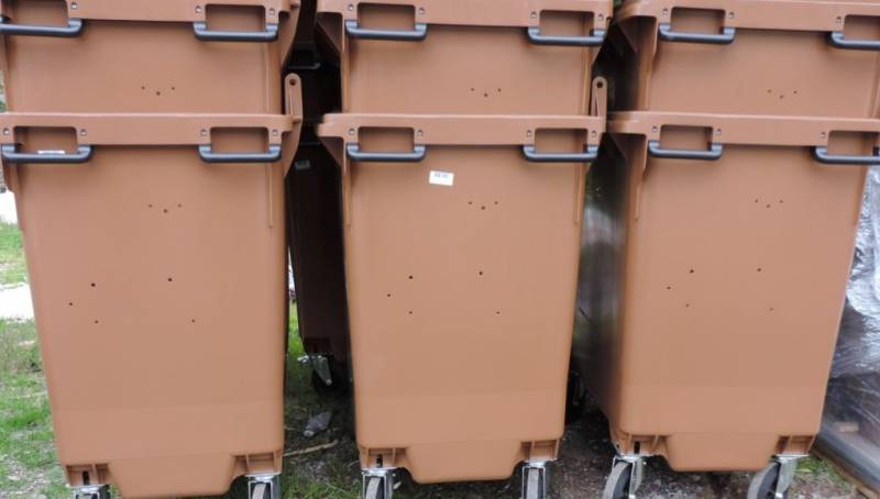 Καφέ κάδοι για οργανικά απορρίμματα στην Καλαμάτα