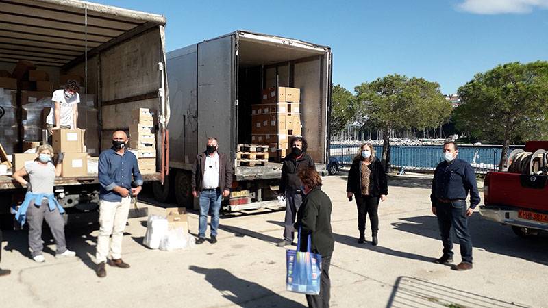 Τρόφιμα μοιράστηκαν σε άπορους στην Πύλο