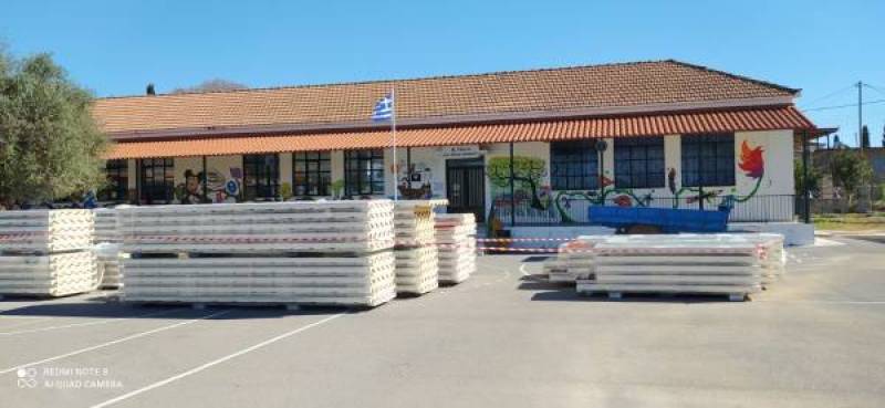 Δημοτικό Σχολείο Κοπανακίου: Ζητούν να μεταφερθούν εκτός προαυλίου τα πάνελ