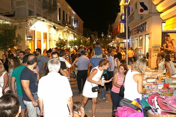 Περισσότερος κόσμος, μικρότερες εισπράξεις στη &quot;Λευκή Νύχτα&quot; της Καλαμάτας