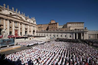 Βατικανό: Τοποθετήθηκε η καπνοδόχος για την έναρξη του κονκλαβίου