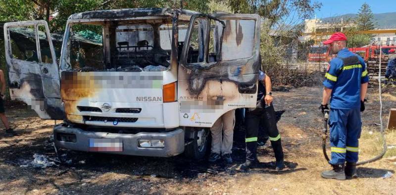 Κάηκε φορτηγάκι κοντά στο δημαρχείο Καλαμάτας