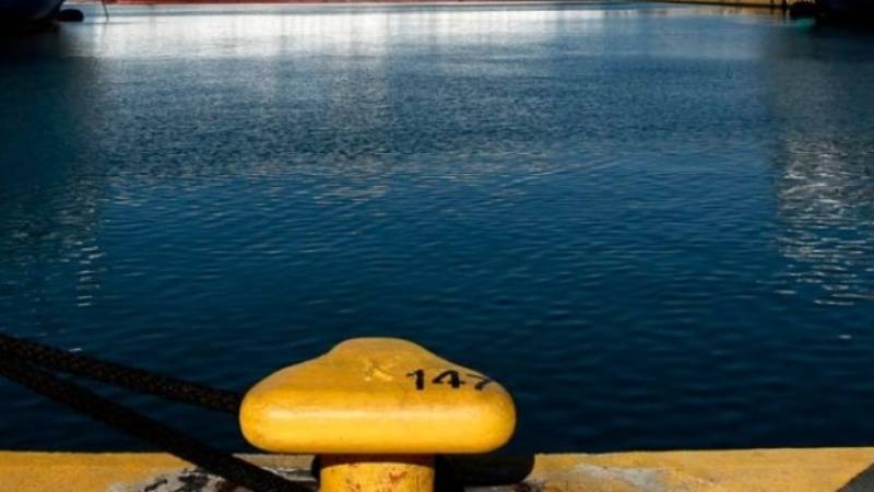 Ι.Χ. έπεσε στη θάλασσα στην Πύλη Ε1 του λιμένα Πειραιά – Σώα η οδηγός