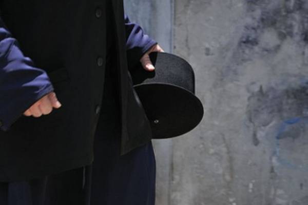 &quot;Μαϊμού&quot; παπάς έπεισε μοναχή να του βάλει λεφτά στο λογαριασμό του