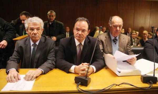 Δεν θα κληθεί να καταθέσει στη δίκη Παπακωνσταντίνου ο Βενιζέλος
