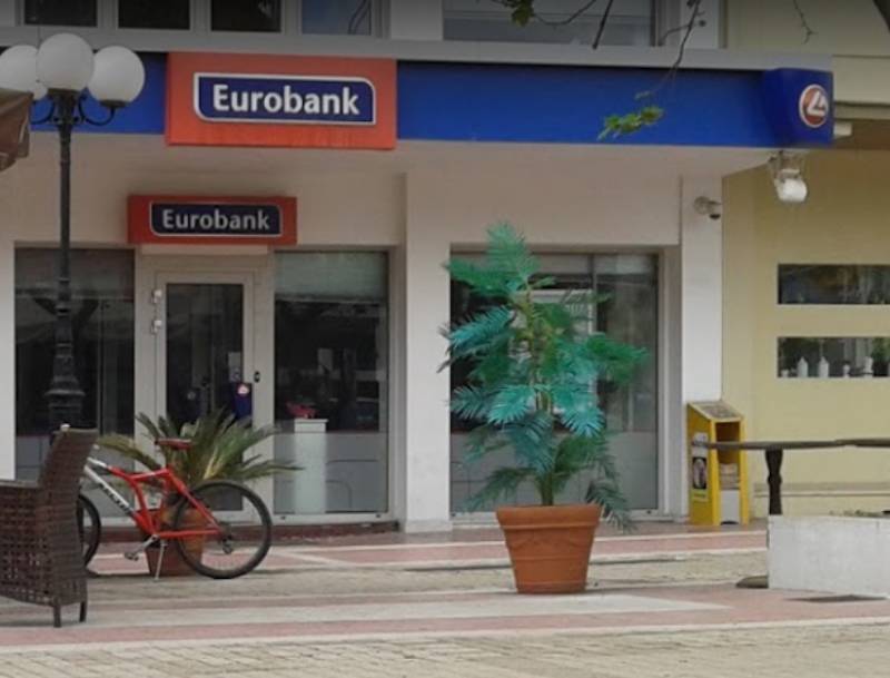 Διαμαρτυρία για το κλείσιμο της Eurobank στη Μεσσήνη