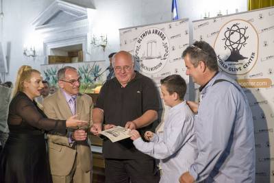 Βραβείο σε ελαιοπαραγωγούς από το Ακριτοχώρι