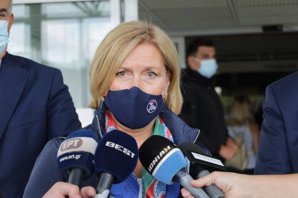 Η υπουργός πέρα από τις εντυπώσεις γνωρίζει την πραγματικότητα