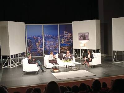 “Ο Θεός της Σφαγής”: Kαταχειροκροτήθηκε η νέα παραγωγή του ΔΗΠΕΘΕ Καλαμάτας - «Χαμηλές πτήσεις» στη προσέλευση