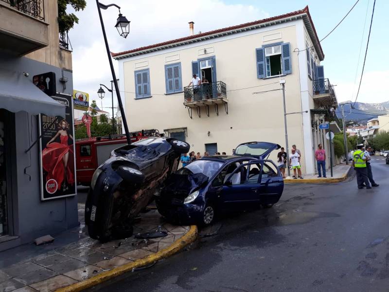 Σοβαρό τροχαίο σε κεντρική διασταύρωση της Καλαμάτας