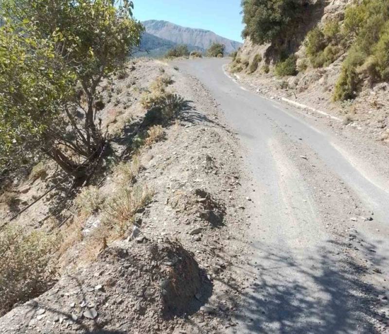 Διαμαρτυρία κατοίκων της Αλαγονίας: Εγκαταλελειμμένος επικίνδυνος δρόμος