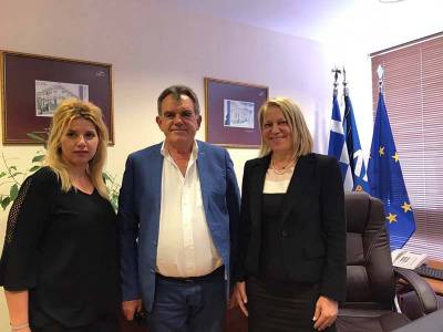 Ο Τσώνης δηλώνει "σοφότερος" μετά από συνάντηση με Δούρου