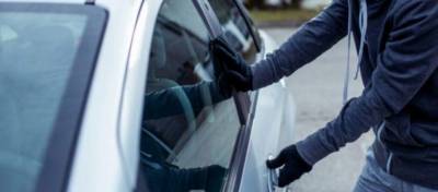 Εσπασαν και έκλεψαν αυτοκίνητο στον Αϊ - Γιαννάκη Κυπαρισσίας