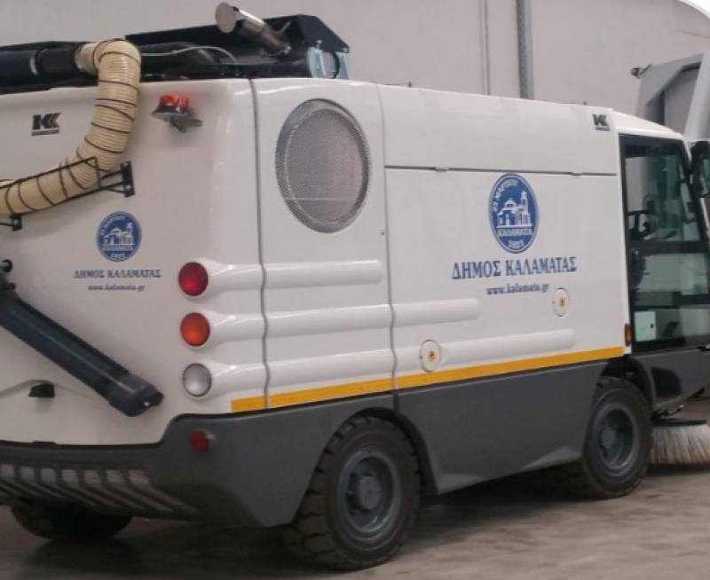 Τρακτέρ και σκούπα στο Δήμο Καλαμάτας