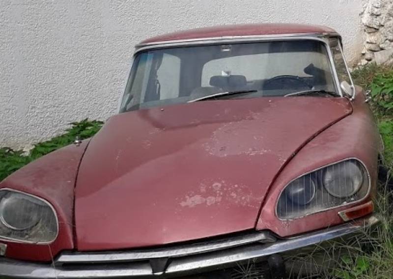 Ανάδοχος για εγκαταλελειμμένα αυτοκίνητα στην Καλαμάτα