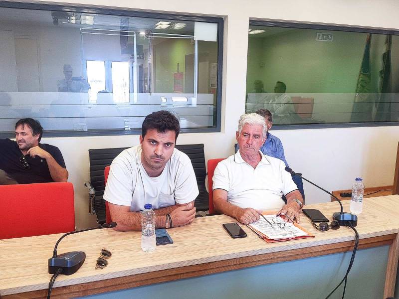Τζαμουράνης - Χανδρινός: “Η εκχώρηση των πάρκινγκ δεν υπηρετεί το δημόσιο συμφέρον”