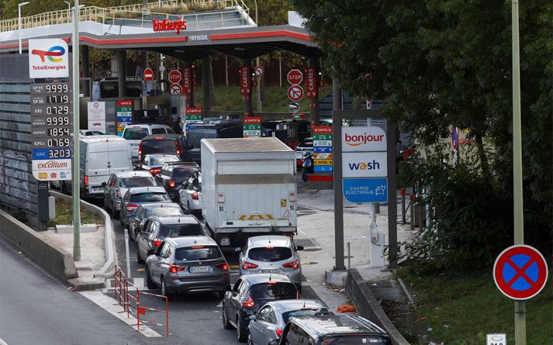 Γαλλία: Συνεχίζονται οι απεργίες σε μεγάλα διυλιστήρια