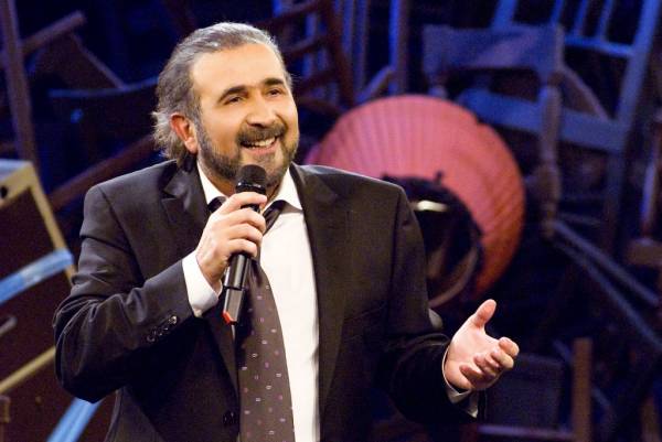 Λαζόπουλος: "Το διαδίκτυο έχει γίνει πια ο τόπος όπου ζει ο δοσίλογος με την κουκούλα"