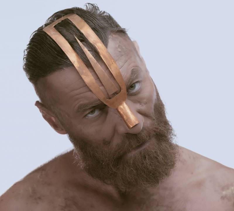 Ο «Προμηθέας Δεσμώτης» σε σκηνοθεσία Άρη Μπινιάρη, σε θέατρα της Αττικής