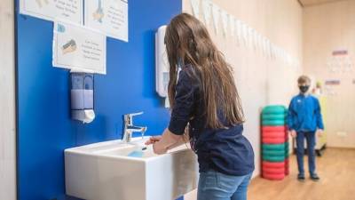 Αυστρία: Προβλήματα στη λειτουργία των σχολείων λόγω της «Όμικρον»