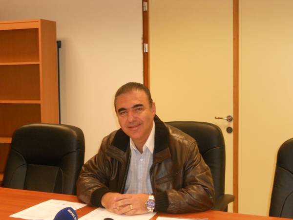 &quot;Ναι&quot; από τον πρόεδρο του Εργατικού &quot;Οχι&quot; από την πρόεδρο της ΑΔΕΔΥ