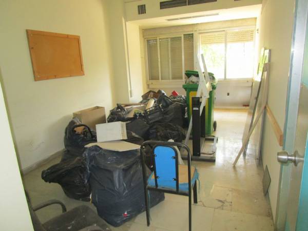 Εκρυψαν τα σκουπίδια