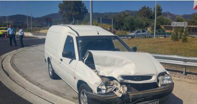 2 τραυματίες σε τροχαίο στον κόμβο της Σπάρτης