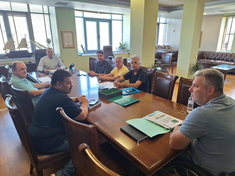 Συνάντηση για την ανακατασκευή του γηπέδου Γ. Λουκαρέας