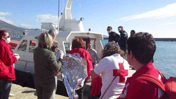 Συνελήφθησαν 4 άτομα ως διακινητές των μεταναστών, που φιλοξενούνται στην Καλαμάτα