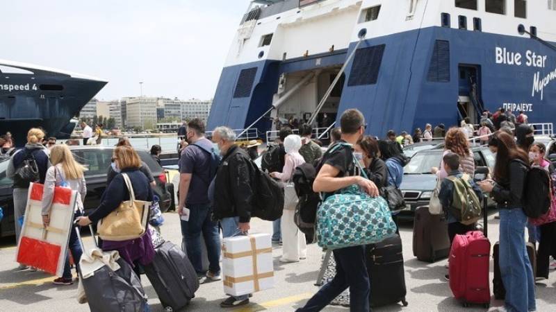 Αυξημένη η κίνηση στα λιμάνια Πειραιά, Ραφήνας και Λαυρίου