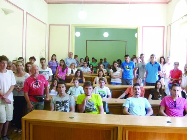 Επαινοι σε 44 μαθητές που διακρίθηκαν σε διαγωνισμούς