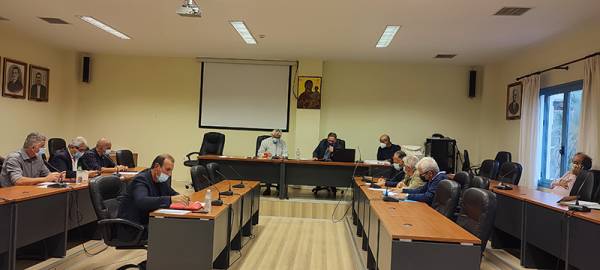 Δημοτικό Συμβούλιο Τριφυλίας: Εντονες αντιπαραθέσεις για τις αναπλάσεις των πλατειών σε Φιλιατρά και Γαργαλιάνους