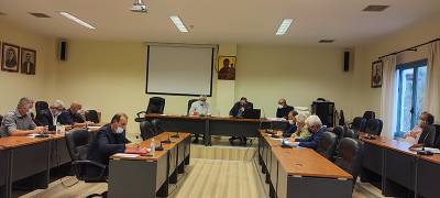 Δημοτικό Συμβούλιο Τριφυλίας: Εντονες αντιπαραθέσεις για τις αναπλάσεις των πλατειών σε Φιλιατρά και Γαργαλιάνους