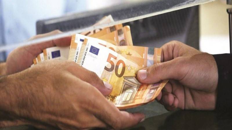 Έκτακτη επιδότηση 3.000 ευρώ σε κάθε επιχείρηση που δεν λειτούργησε τα Χριστούγεννα και 1.000 ευρώ σε κάθε εργαζόμενό της