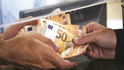 Έκτακτη επιδότηση 3.000 ευρώ σε κάθε επιχείρηση που δεν λειτούργησε τα Χριστούγεννα και 1.000 ευρώ σε κάθε εργαζόμενό της