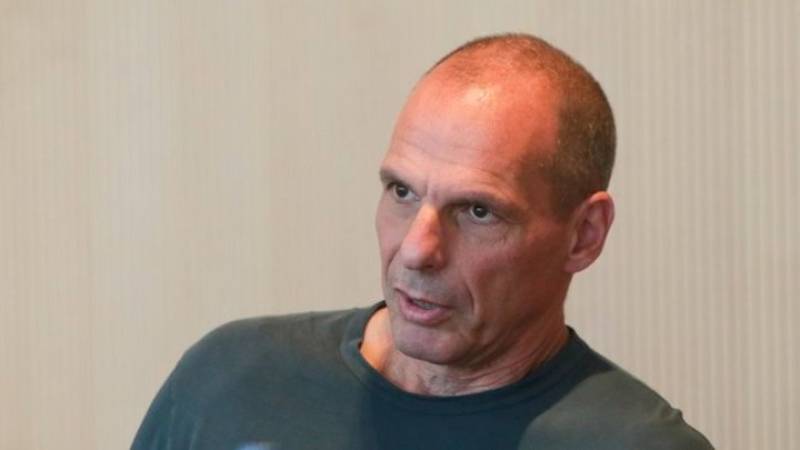 Βαρουφάκης: Η ΕΕ δεν κάνει το παραμικρό για την αποκλιμάκωση του πολέμου στην Ουκρανία